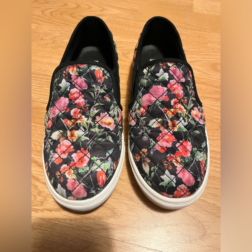 Steve Madden Floral slip on